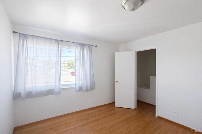 Building Photo - 5122 Potrero Ave