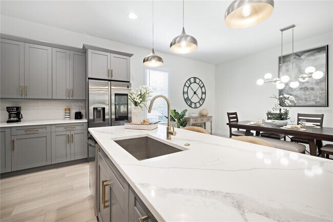 Building Photo - Beautiful Townhouse in Seminole Heights