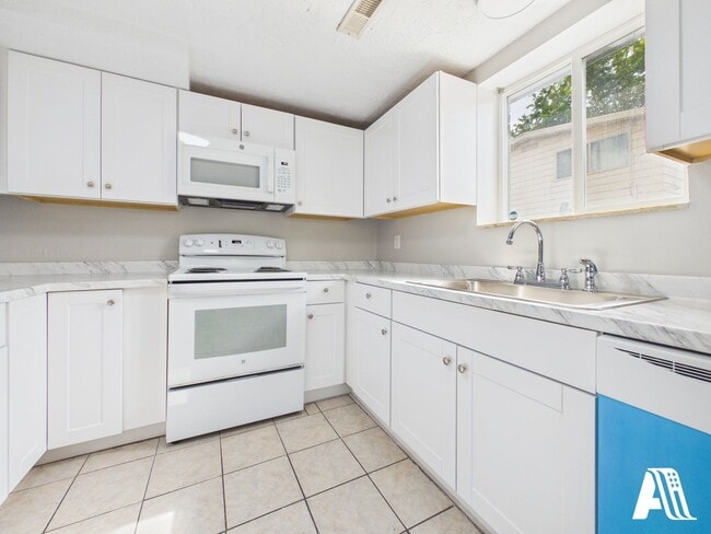 Building Photo - 967 W 2000 N