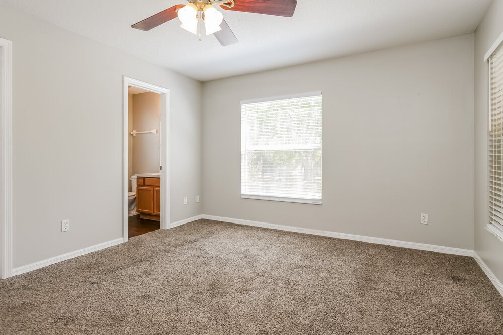 Building Photo - 926 Willow Run St