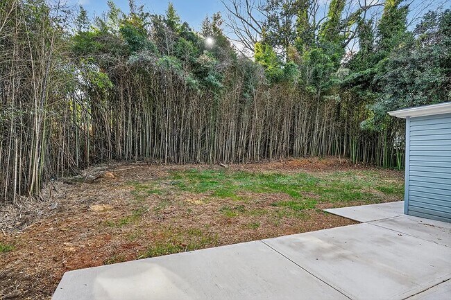 Building Photo - 326 Westhampton Ave