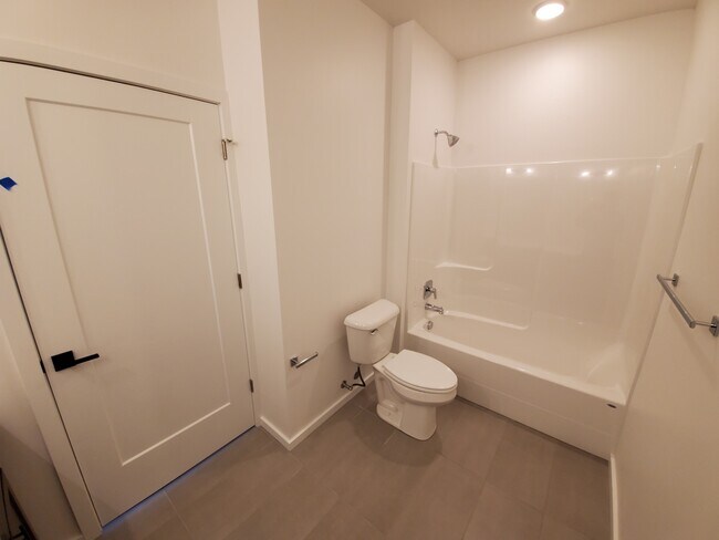 Building Photo - 2430 Tschache Ln