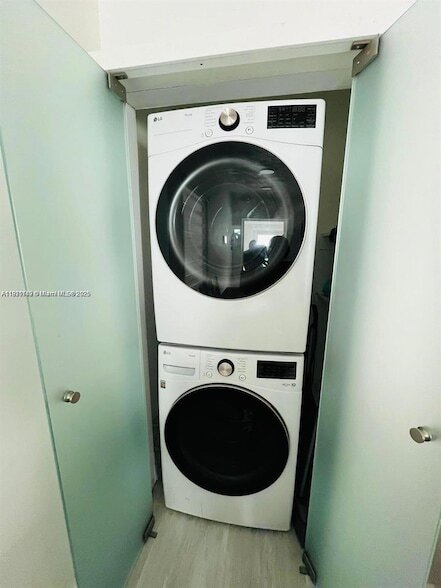 Building Photo - 872 NW 16th Terrace