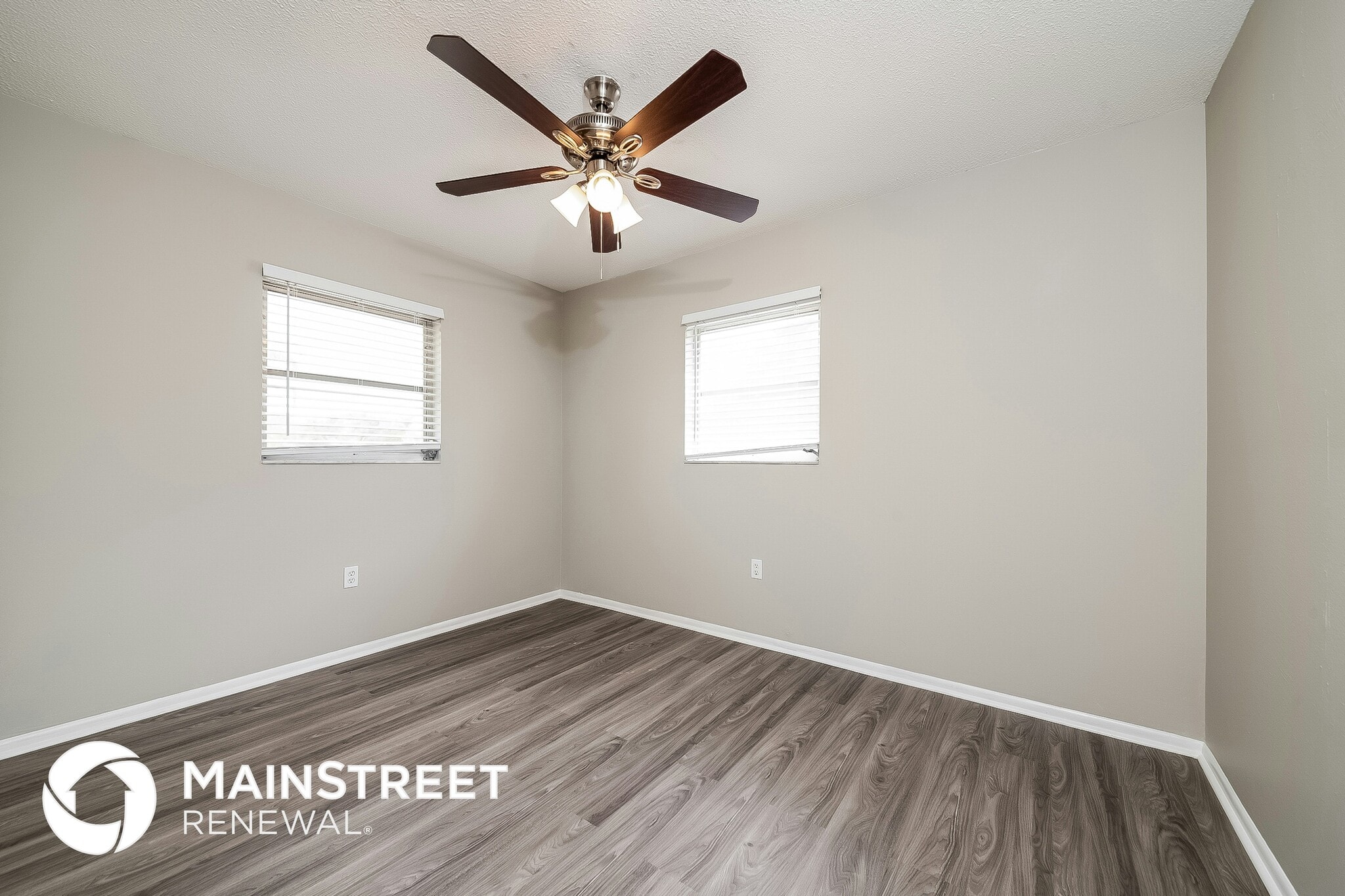 Building Photo - 744 Pineland Ave