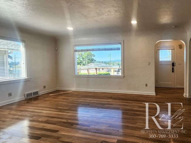 Building Photo - Classic Charmer with Water Views in the Heart of Manette