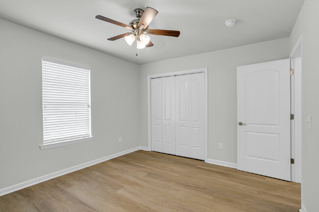 Building Photo - Updated Duplex on quiet street close to downtown.