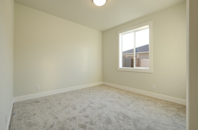 Building Photo - 2593 Sunray Ave