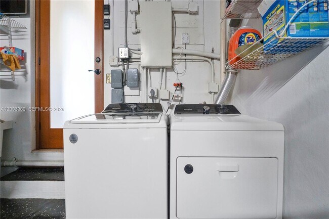 Building Photo - 1524 Siena Ave