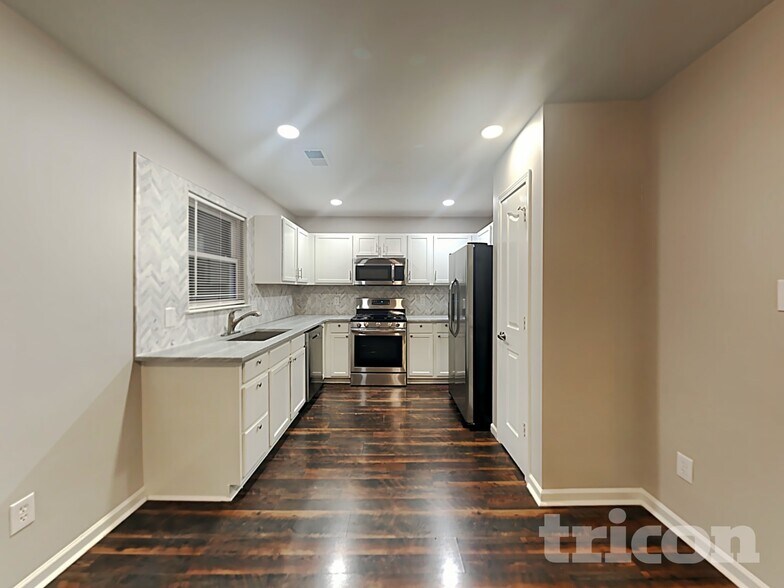 Building Photo - 4037 Dover Downs Dr