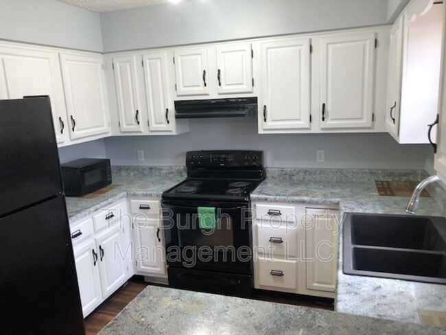 Building Photo - 103 Canterbury commons