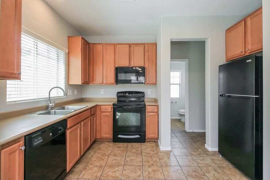 Building Photo - 425 N Ranger Ct
