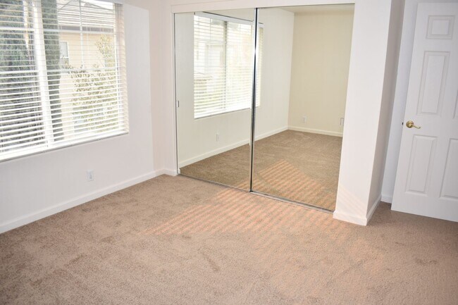 Building Photo - 469 Anacapa Dr