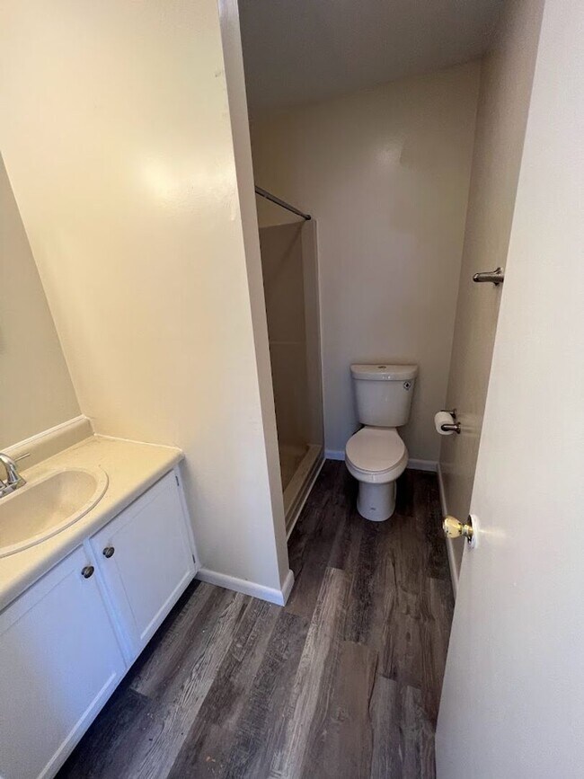 Building Photo - Newly updated 2nd floor Laurel Springs condo, Exeter Township