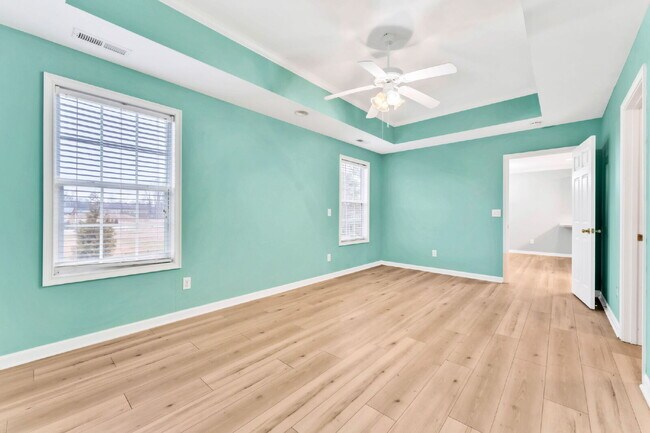 Building Photo - Spacious 3BR, 2BA Townhome with 2-Car Garage & Fireplace $1850/mo rent***