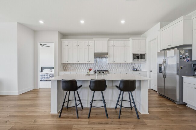 Building Photo - 31051 Sun Vly Dr