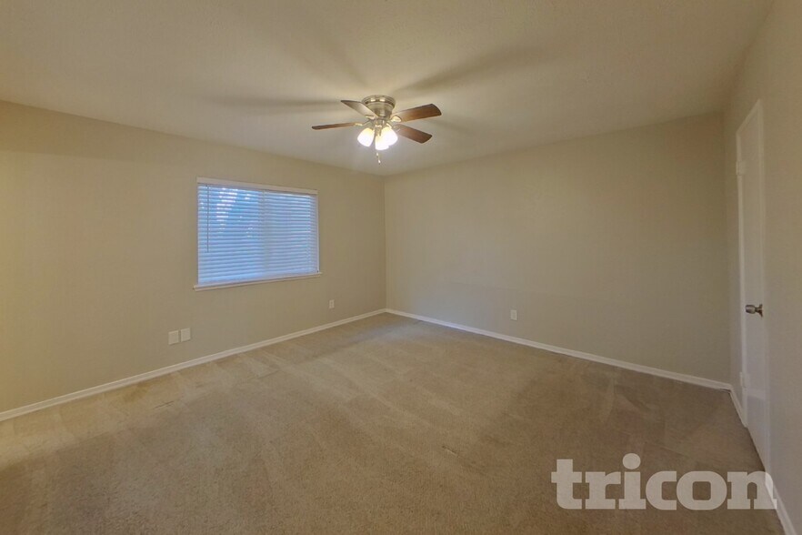 Building Photo - 7309 Hedge Dr