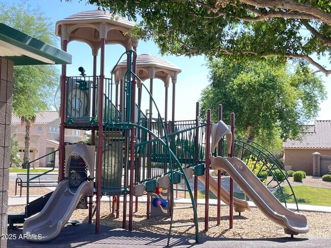 Building Photo - 2610 S Moccasin Trail