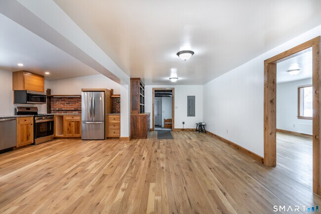 Building Photo - 14 Browns Ln