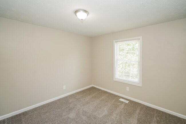 Building Photo - 3221 Jessica Dr