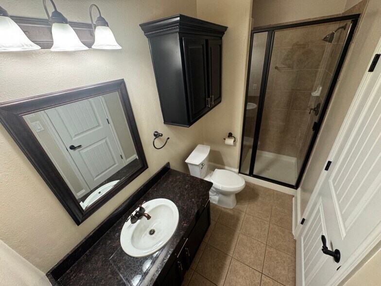 Building Photo - 1387 Studer St