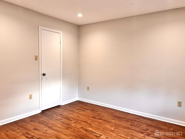 Building Photo - 191 Hampshire Dr