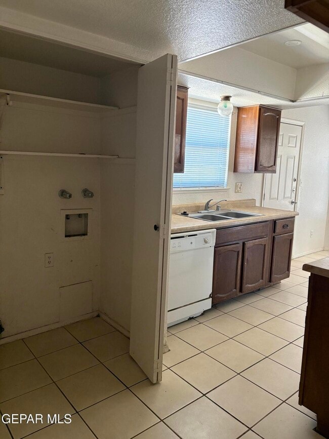 Building Photo - 11609 Soberana Ln