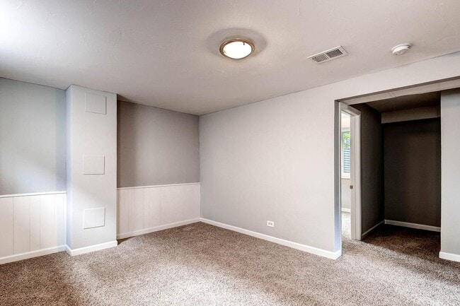 Building Photo - Updated 4-bed, 2-bath home - Blocks from Regis University!