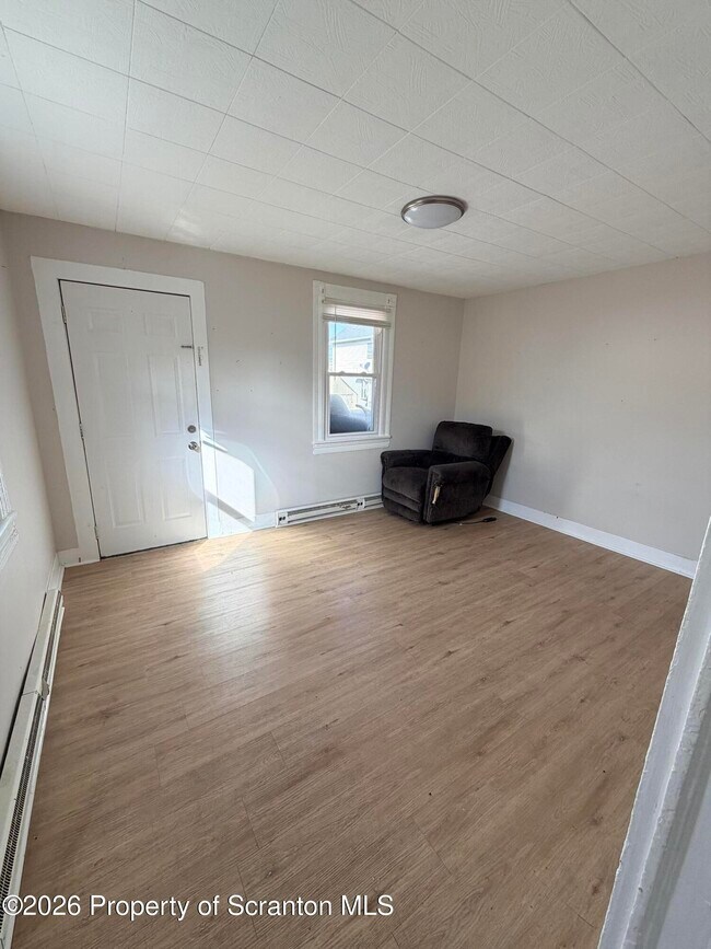 Building Photo - 109 Welles St