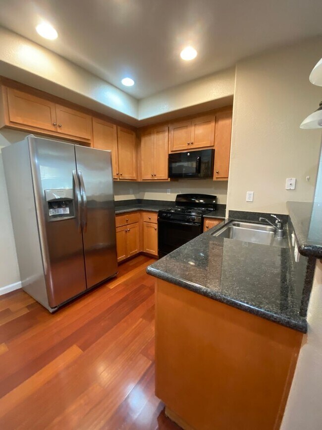 Building Photo - Dublin Ranch Villages,  Tri Level Townhome 2 Bed (both primary suites)  2.5 Ba., Clubhouse Pool, ...