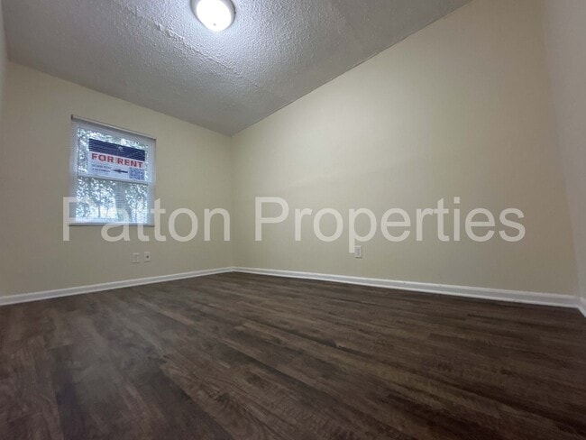 Building Photo - Crane Forest Home