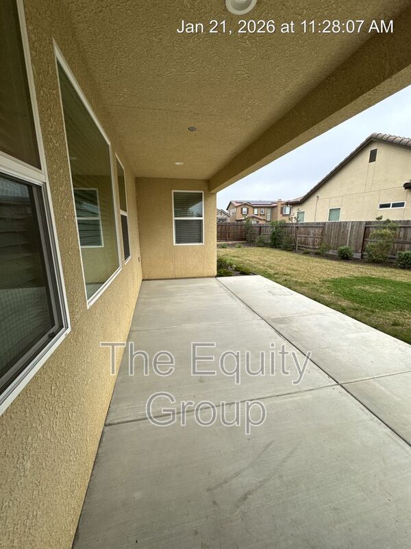 Building Photo - 1829 W Prescott Ave