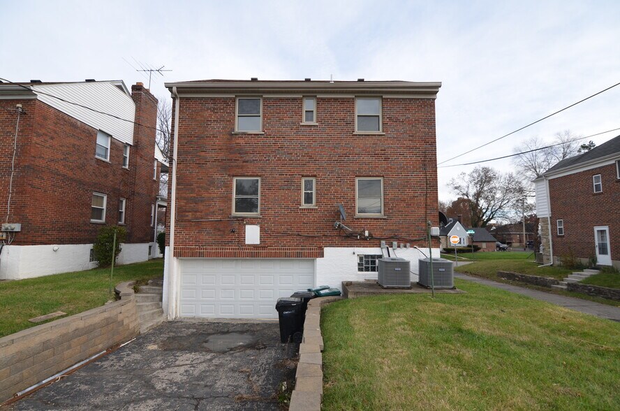 Building Photo - 7301 Brookcrest Dr