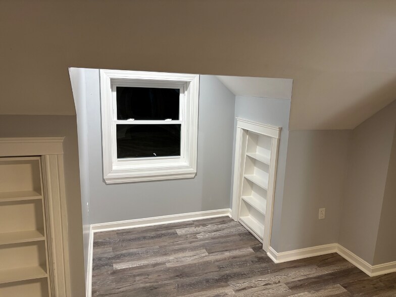 Building Photo - 210 County St