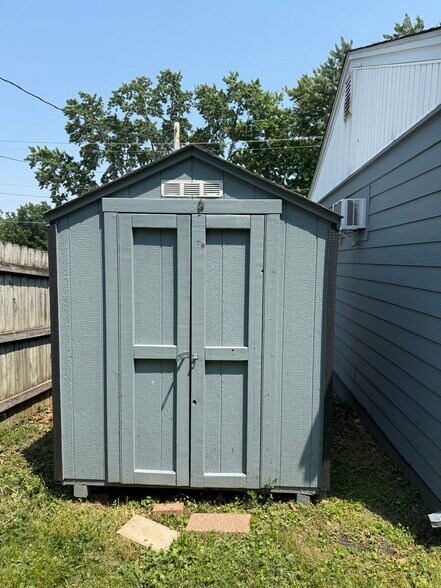 Storage shed - 5706 South Union St