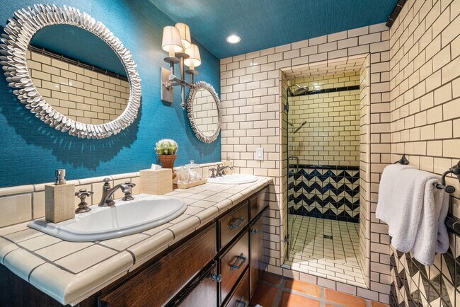 Building Photo - 535 N Belardo Rd