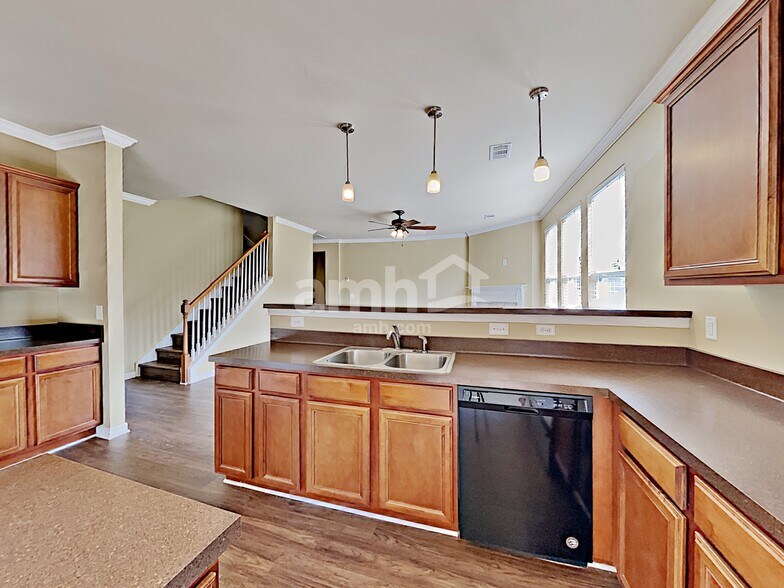 Building Photo - 1025 Addington Rd