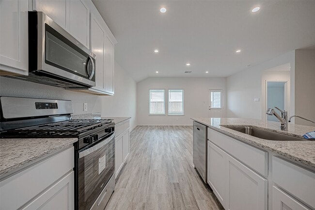 Building Photo - 5034 Balcolm Dr