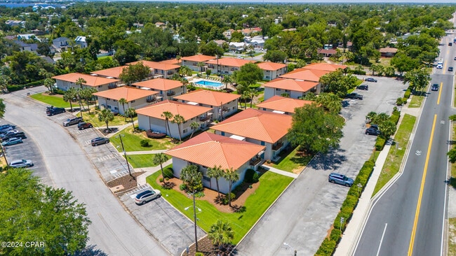Building Photo - 2100 W Beach Dr