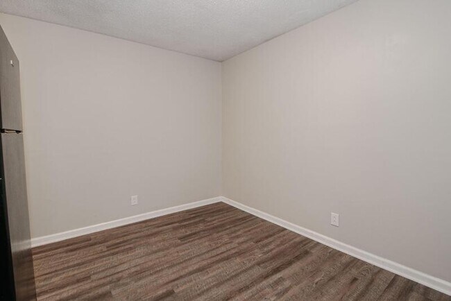 Building Photo - 805 Golf View Pl