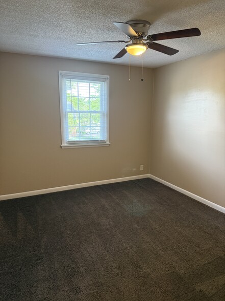 Building Photo - 323 Forest Park Rd