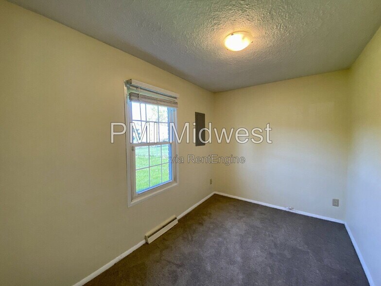 Building Photo - 226 Southlane Dr