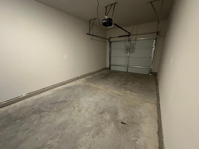 Building Photo - 6905 Thalweg Dr