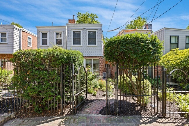 Building Photo - Beautiful townhome with Brandywine River views