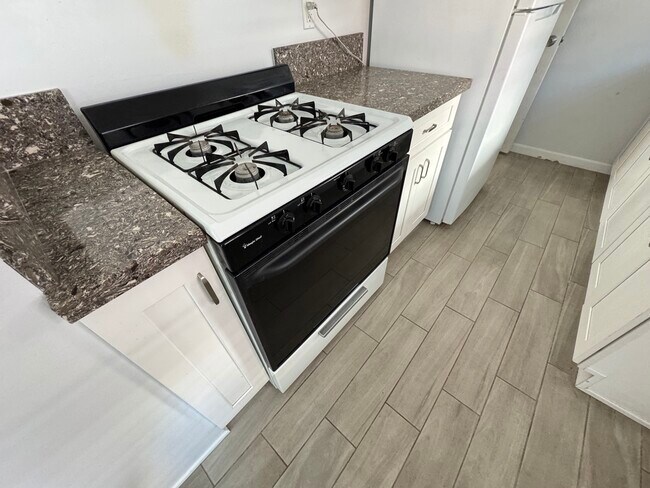 Building Photo - 9217 Alcott St