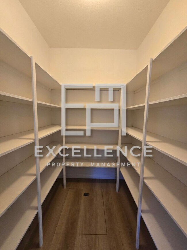 Building Photo - 1809 Mccluhan Way