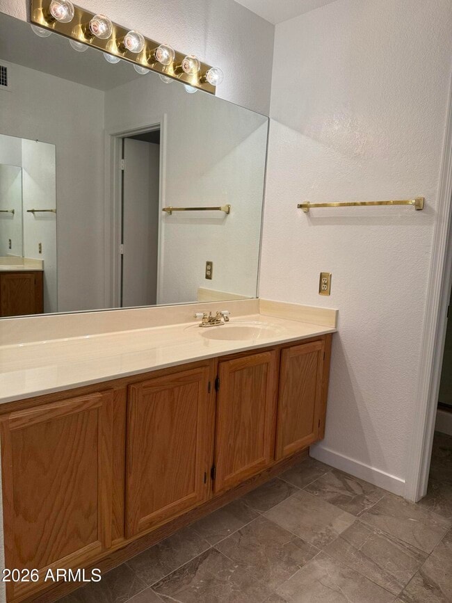 Building Photo - 3510 E Hampton Ave