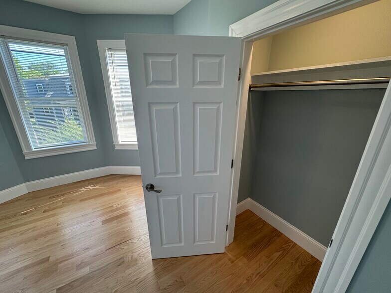 Building Photo - 35 Cameron Ave