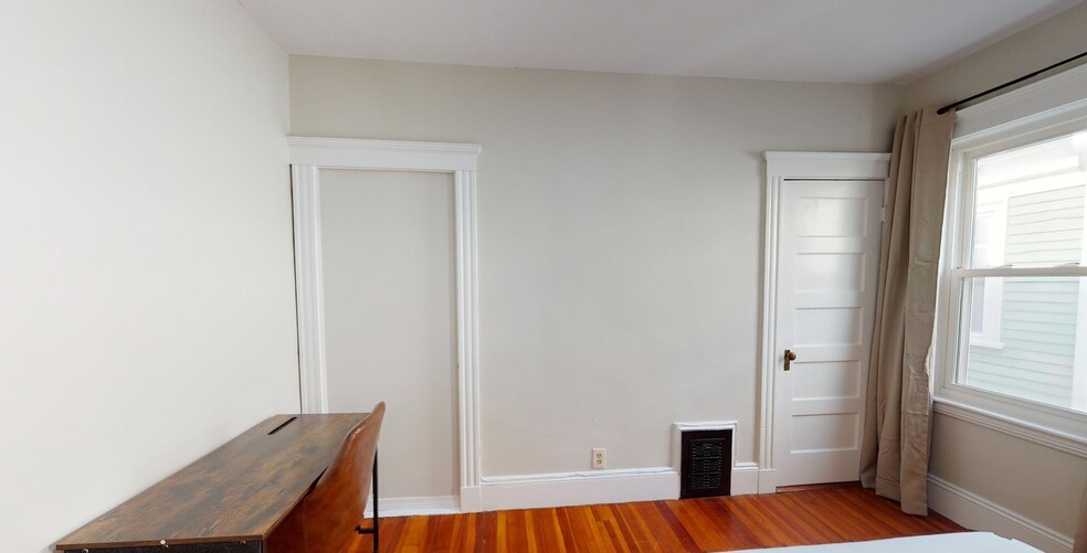 Building Photo - 30 Roseclair St