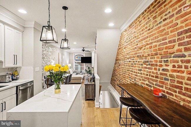 Building Photo - 443 S Robinson St