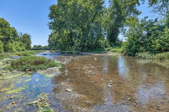 Building Photo - Luxury 4BR Home with River Views & Entertainer’s Bonus Room